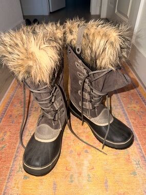Sorel Women's Grey Faux Fur-Trim Lace-Up Winter Boots